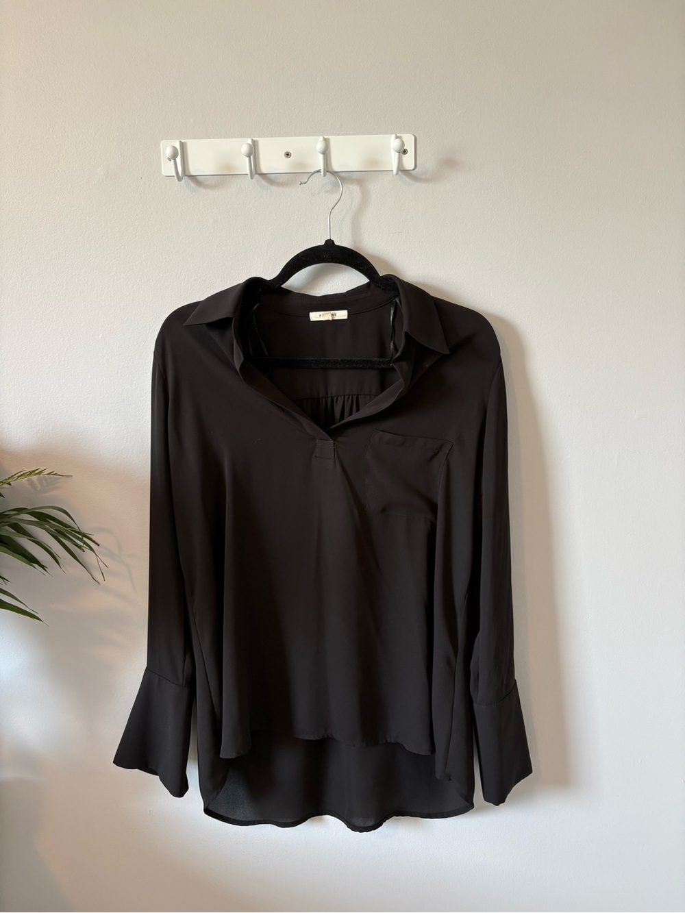 Pleione Black Long-Sleeve Collared Blouse